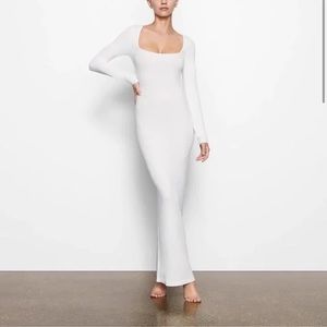 NWT Skims Long Sleeve Dress